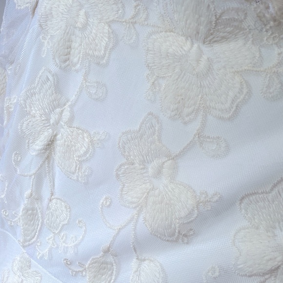 Lace dress - Picture 10 of 10